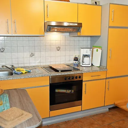 Ferienbungalow Mit Gro_em Garten I Middelhagen